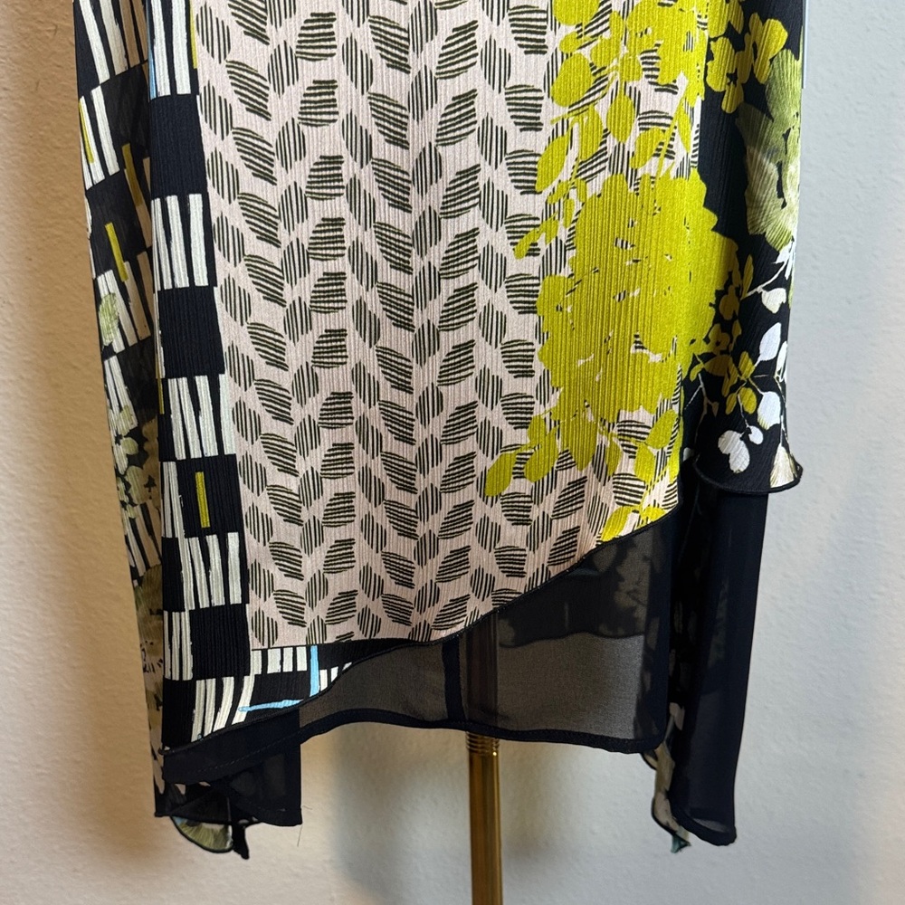 NWT IC Collection Colorful Floral Asymmetrical Sleeveless Blouse size Medium - Picture 4 of 16